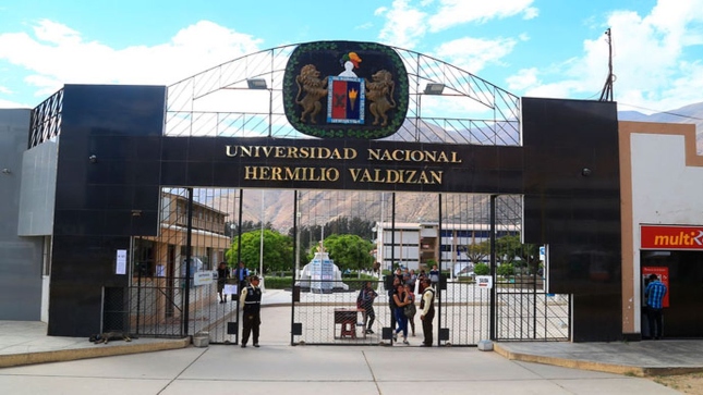Imagen JPG de la puerta principal de la Universidad Nacional Hermilio Valdizán de Huánuco.