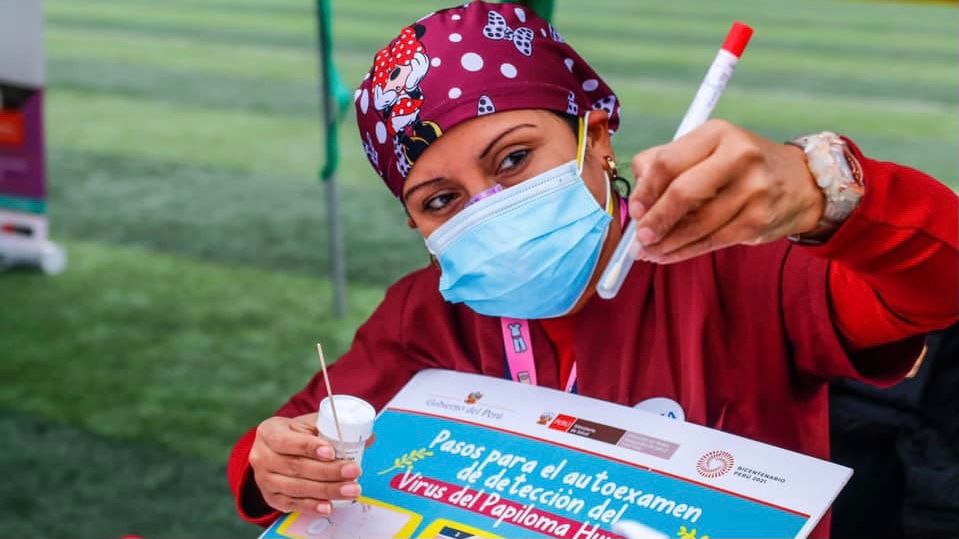 Minsa realizará pruebas moleculares a más de 80 000 mujeres para detección temprana del cáncer de cuello uterino