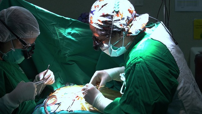 Médicos del Hospital Hipólito Unanue salvan vida de obrero con cirugía de corazón de alta complejidad