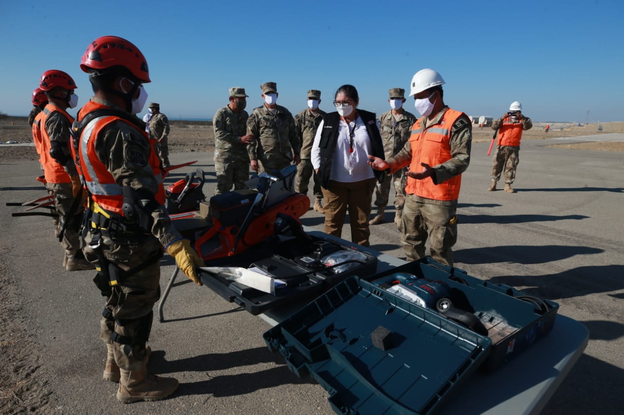 Ministra de Defensa visitó bases de las Fuerzas Armadas en Piura