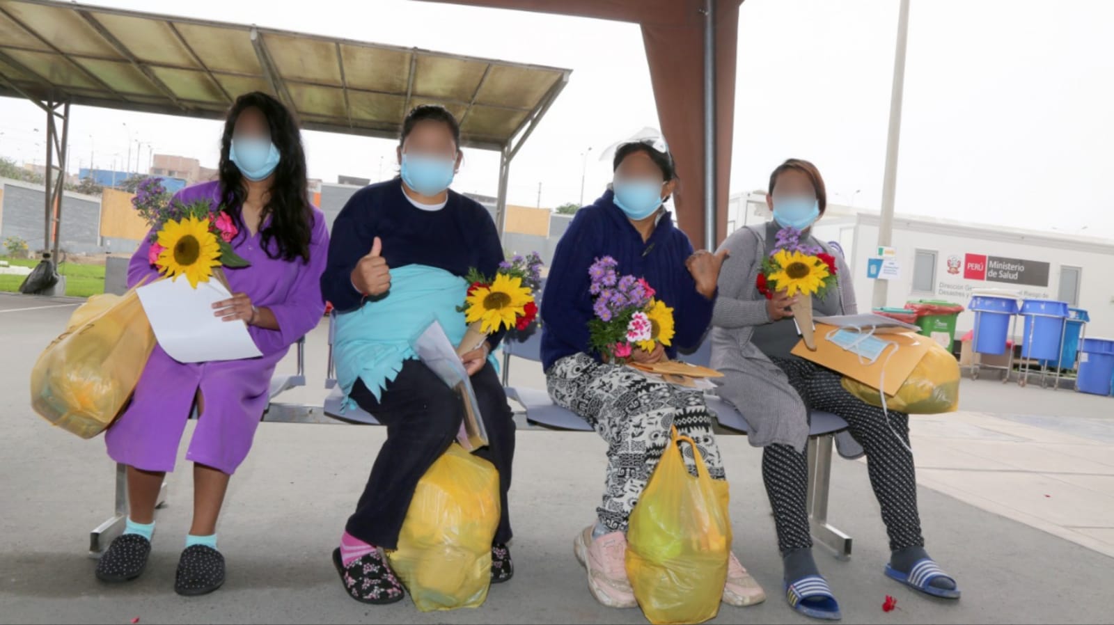 Hospital Emergencia Villa El Salvador regala flores a pacientes que vencieron la COVID-19