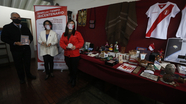 Ministerio de Cultura presenta más de 100 objetos de la época que se conservarán en la "Semilla del Tiempo del Bicentenario"