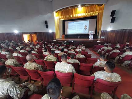 Campaña de orientación vocacional para jóvenes soldados del servicio militar voluntario