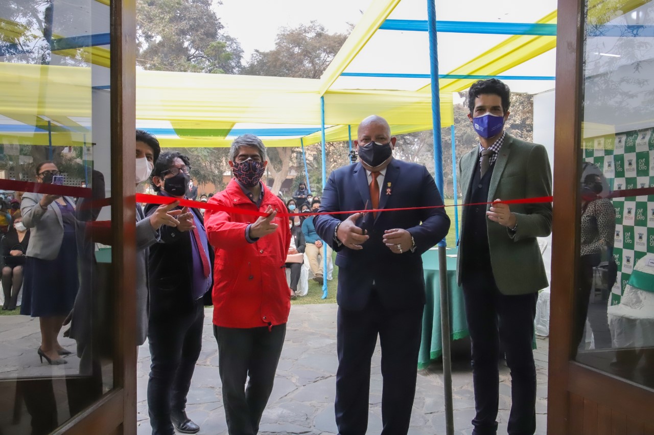 Ministerio de Cultura realiza primera entrega de libros y mobiliario a Biblioteca Municipal de Chaclacayo