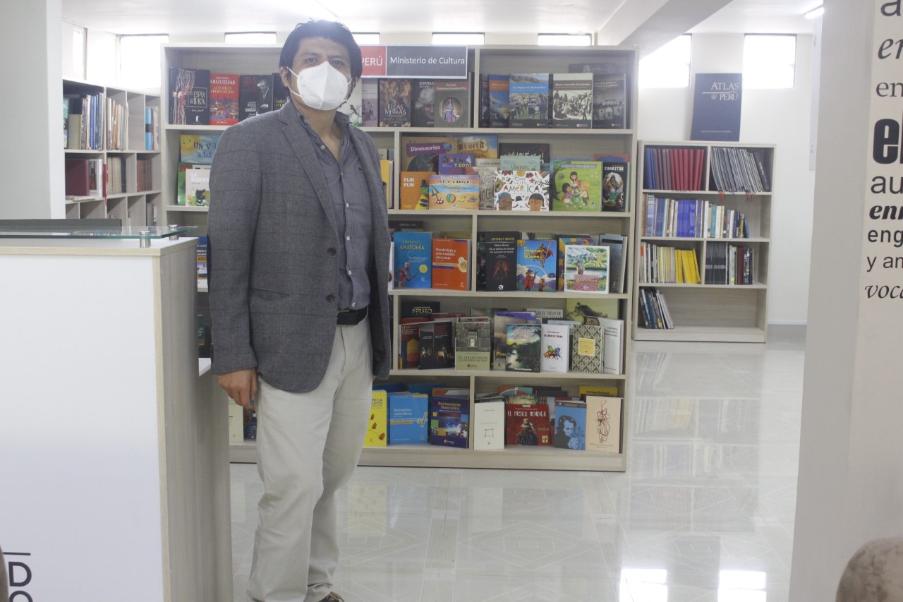 Ministerio de Cultura realiza primera entrega de libros y mobiliario a Biblioteca Municipal de Chaclacayo