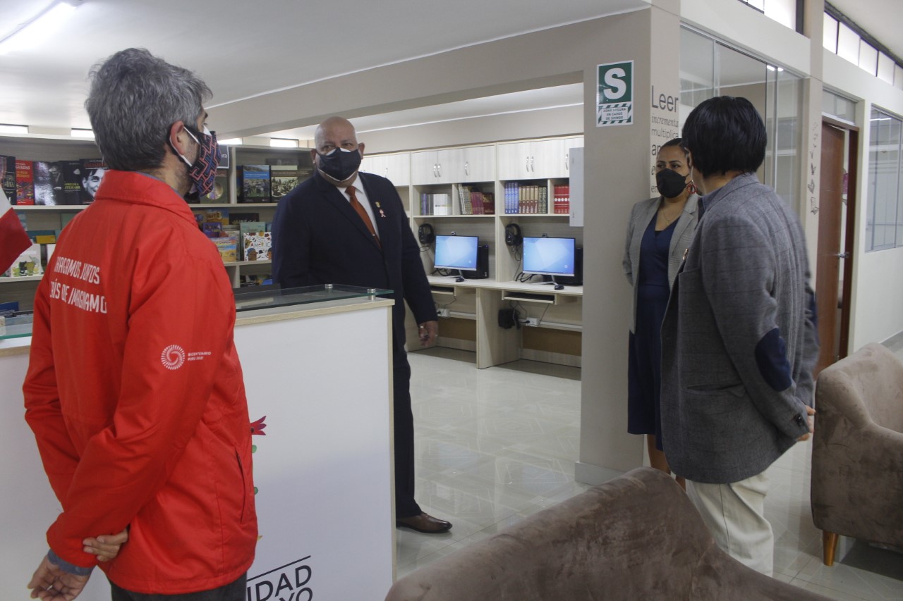 Ministerio de Cultura realiza primera entrega de libros y mobiliario a Biblioteca Municipal de Chaclacayo