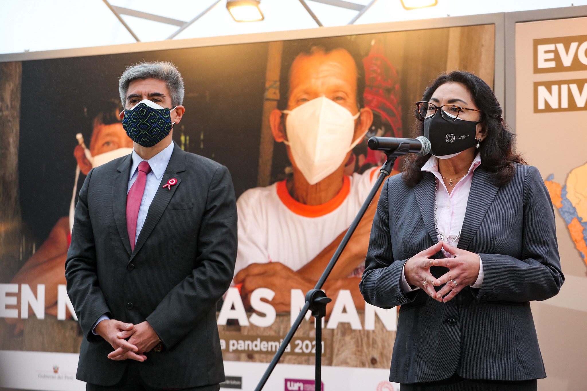 Primera ministra y ministro de Cultura realizan recorrido por exposición en homenaje a las víctimas de la pandemia en el LUM