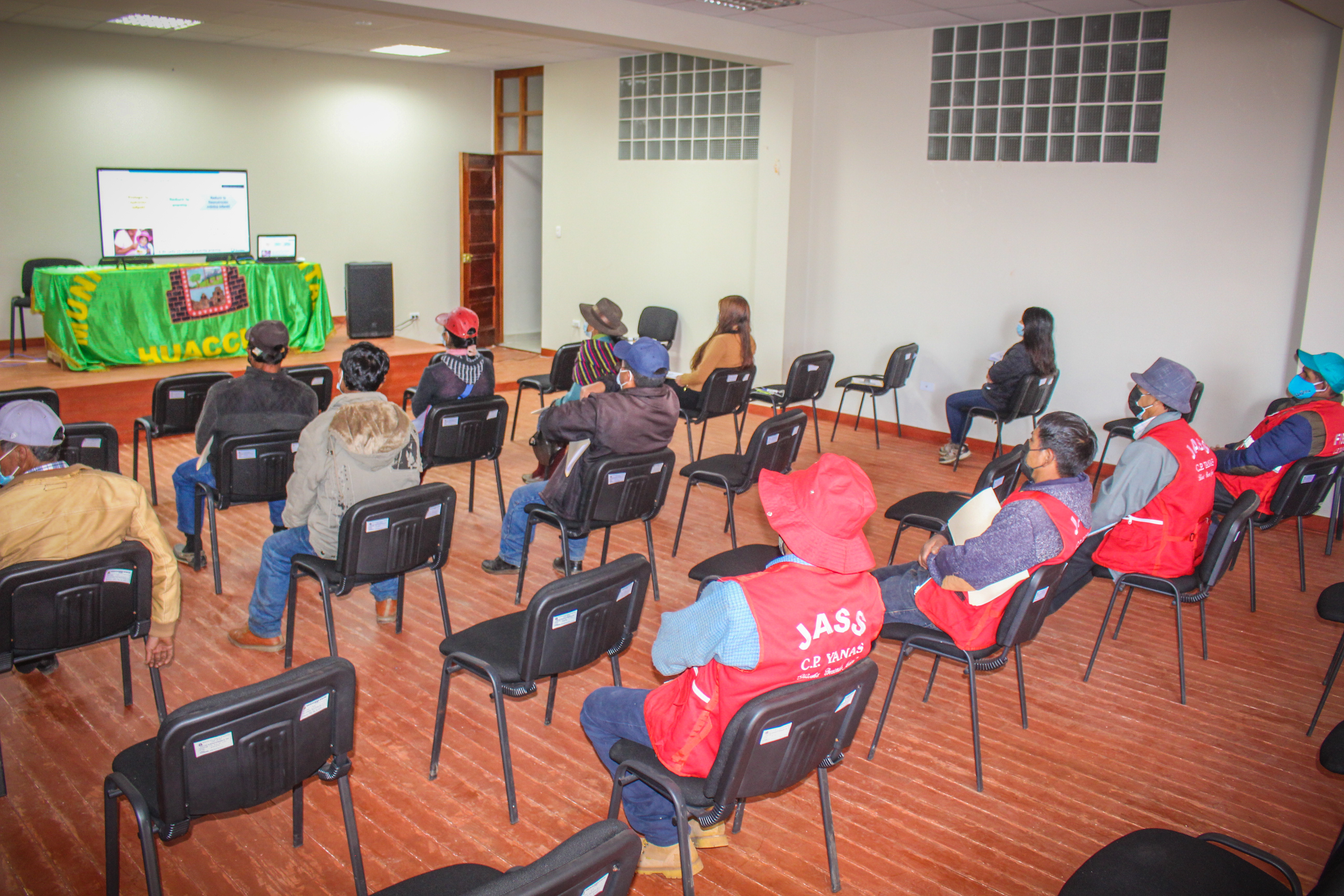 JASS del distrito de Huacchis, recibiendo la capacitación por parte de la Sunass