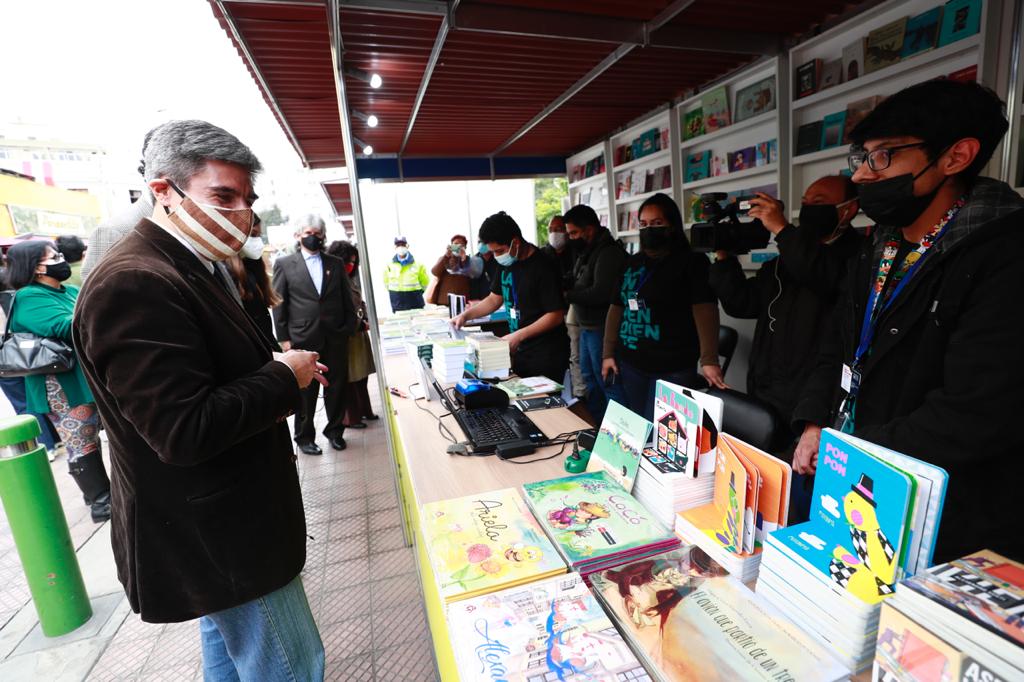 Ministro de Cultura participó en la inauguración de la Feria del Libro de Miraflores “Comparte la Tradición”
