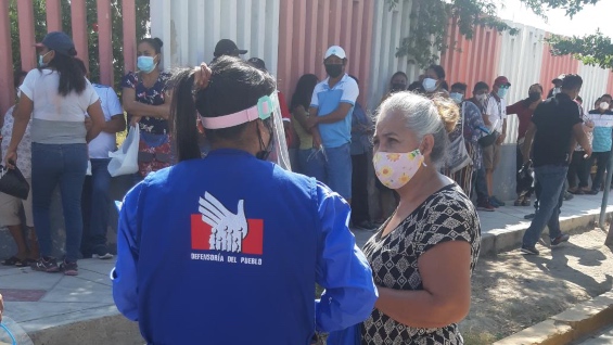 Foto de personas vacunandose
