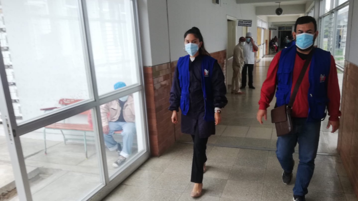 Foto de personas vacunándose