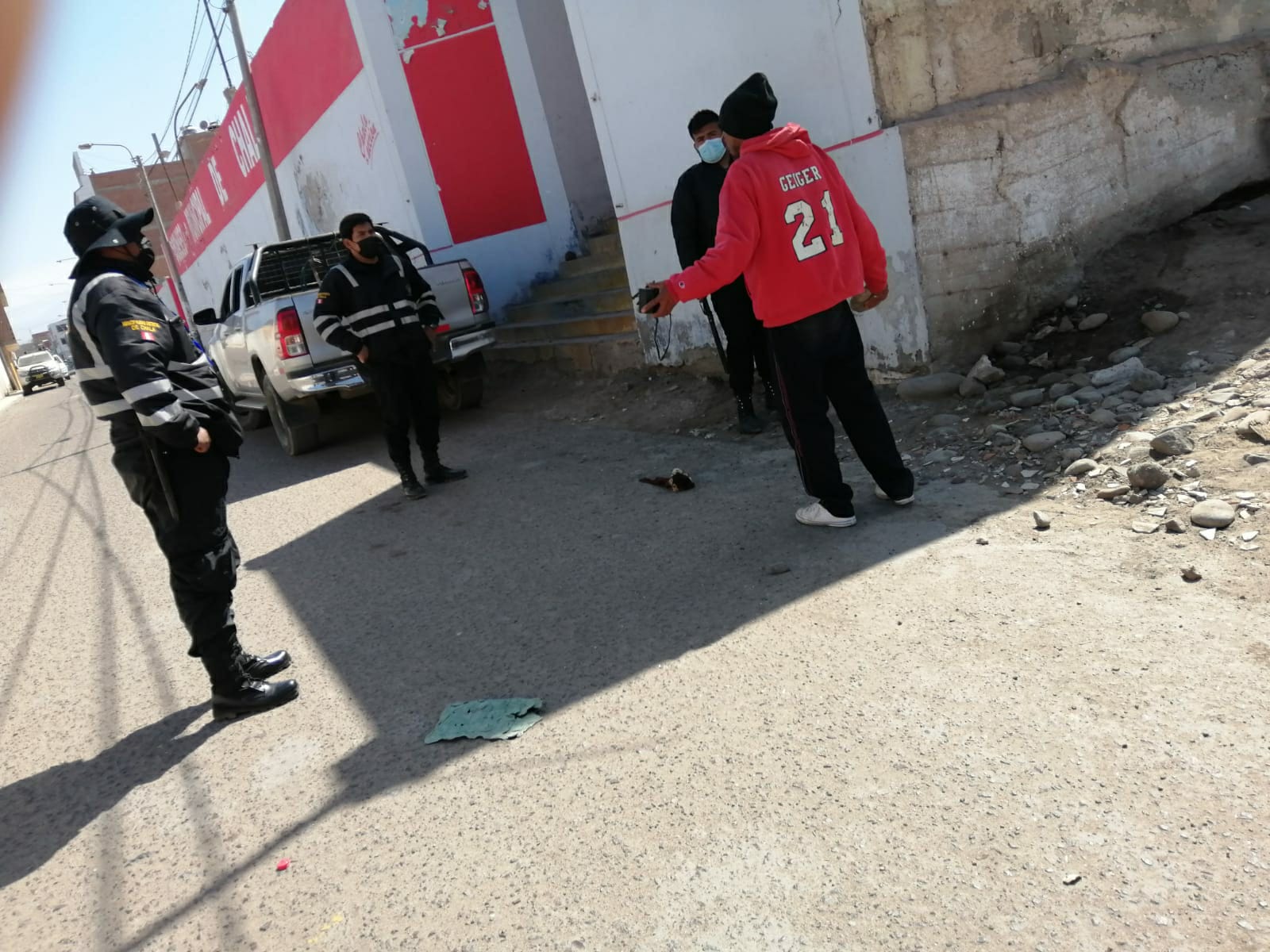 Personas en estado etílico en calles de Chala
