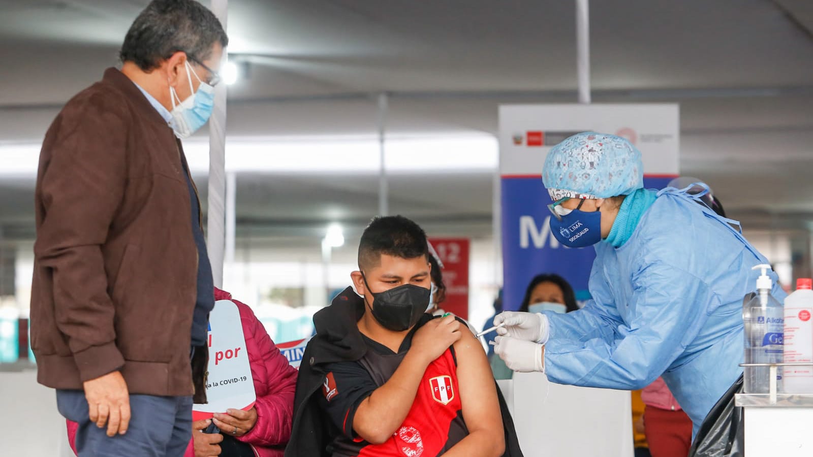 Ministerio de Salud inicia vacunación de adolescentes con trasplante de órgano o en lista de espera