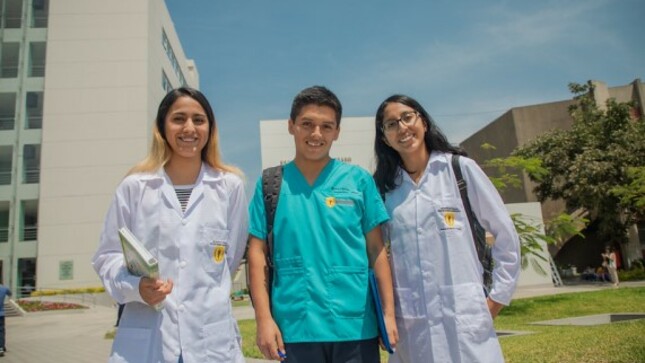  El Compromiso de Servicio al Perú es un documento que firman los ganadores de las becas y los créditos educativos