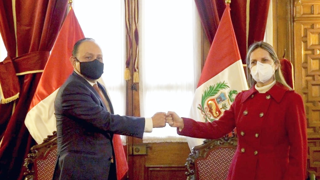 Foto del defensor del Pueblo con la presidenta del Congreso 