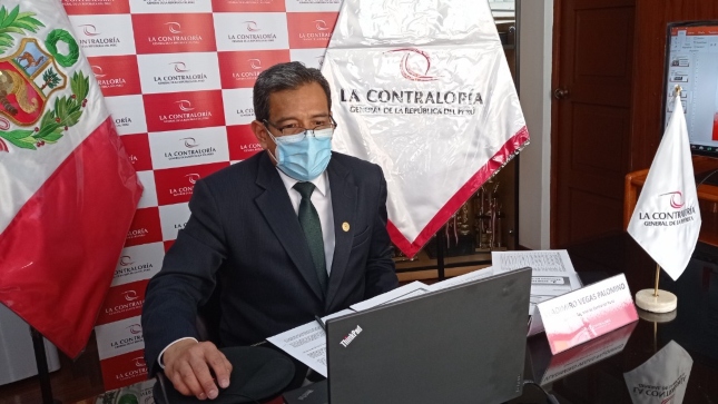 Imagen JPG de colaborador de la Contraloría participando de una Audiencia Pública virtual en Sandia Puno.