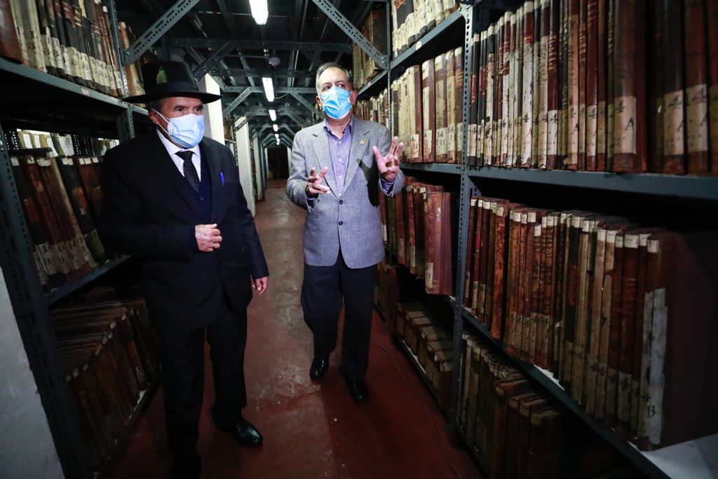 Ministro de Cultura visitó sedes del Archivo General de la Nación
