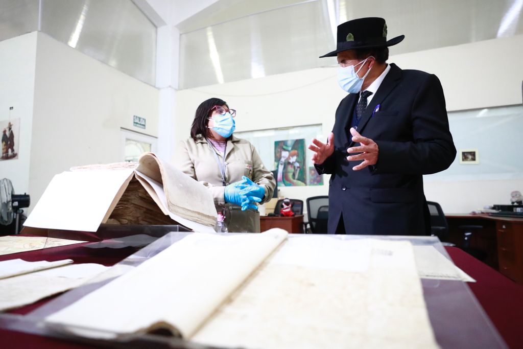 Ministro de Cultura visitó sedes del Archivo General de la Nación