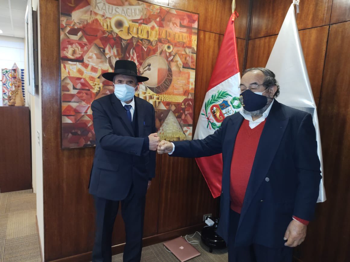 Ministro de Cultura otorga reconocimiento a arqueólogo Walter Alva por los servicios brindados al Estado y la Nación
