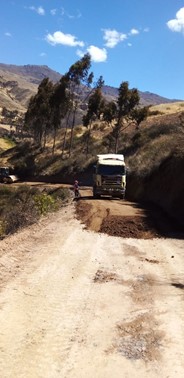 FOTOGRAFÍA N°02. TENDIDO DE MATERIA, CONSIGUIENDO LA HUMEDAD OPTIMA