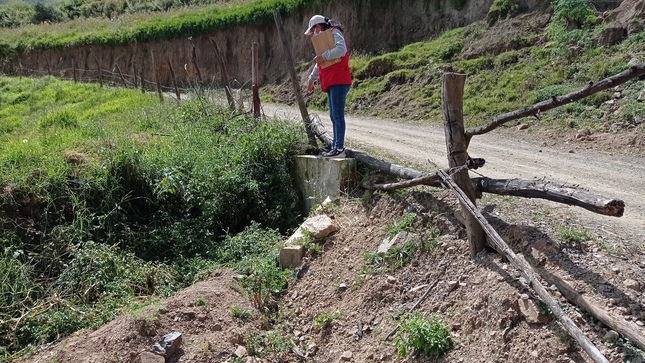 Imagen JPG de camino vecinal en Castrovirreyna, Huancavelica.