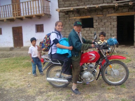 Becaria Maria Elena en Cajamarca