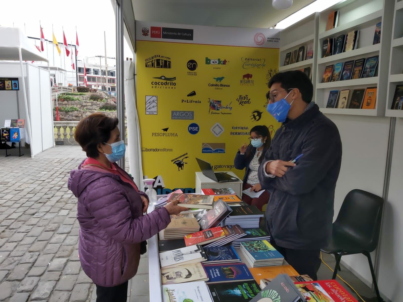 Stand Colectivo de La Independiente en la Feria del Libro “Surco Sobre Letras 2021”