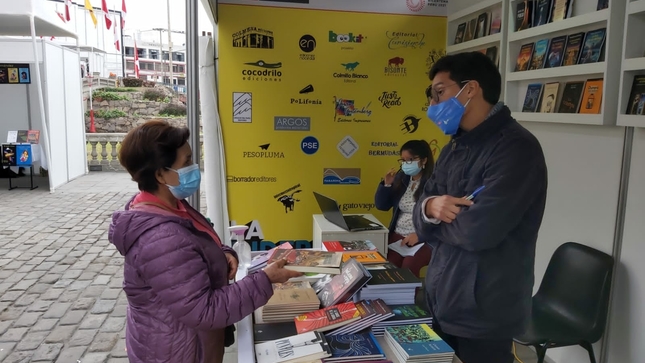 Stand Colectivo de La Independiente en la Feria del Libro “Surco Sobre Letras 2021” 