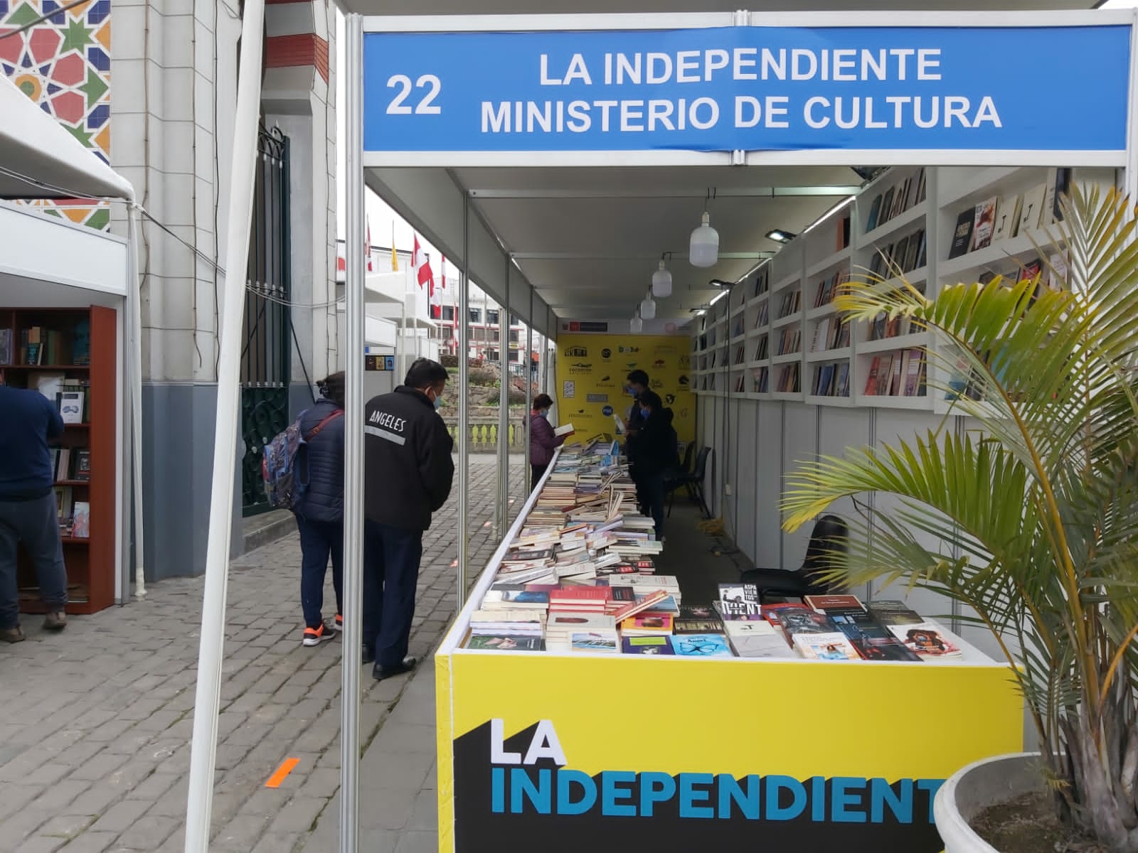 Stand Colectivo de La Independiente en la Feria del Libro “Surco Sobre Letras 2021”