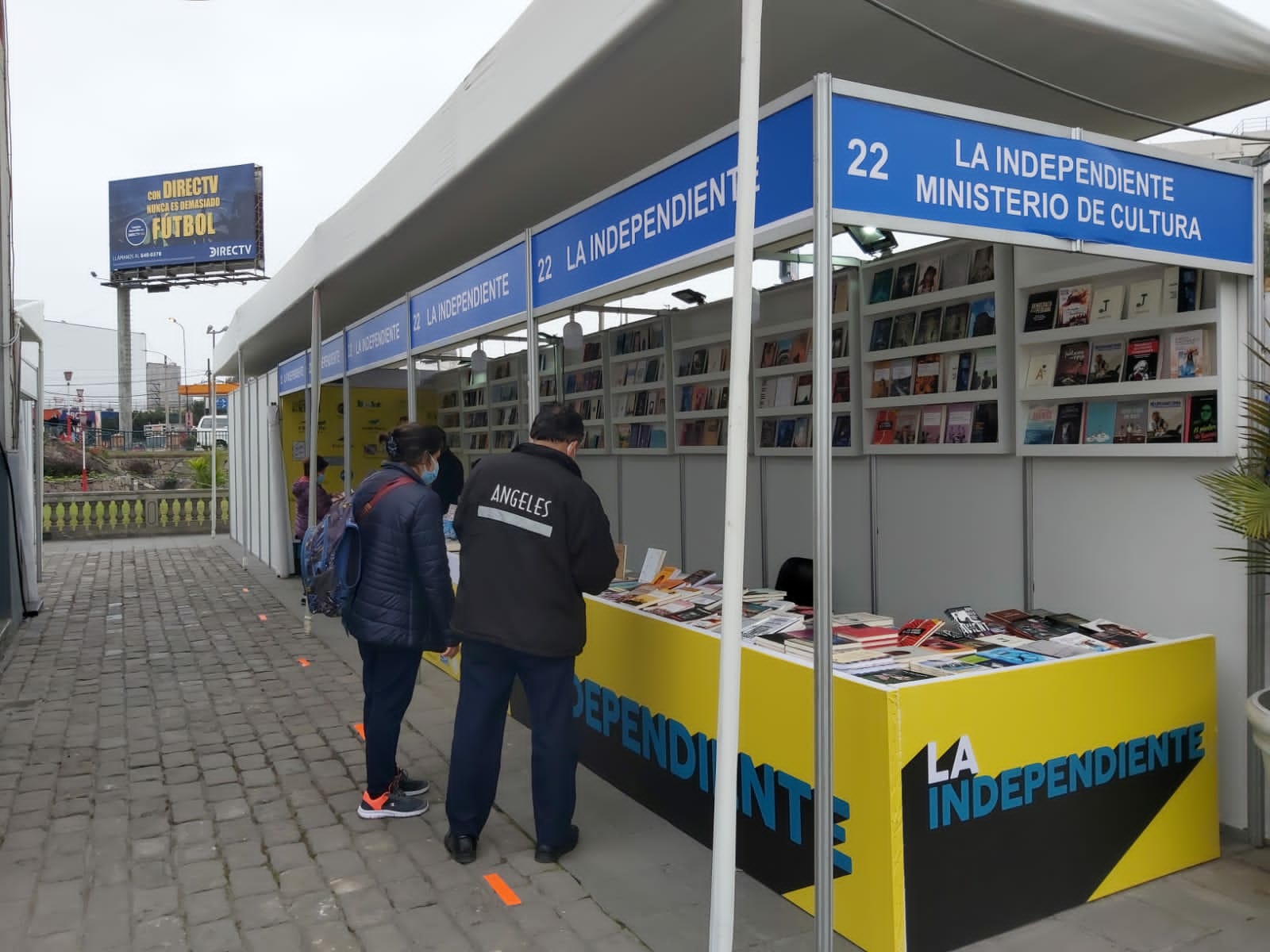 Stand Colectivo de La Independiente en la Feria del Libro “Surco Sobre Letras 2021”