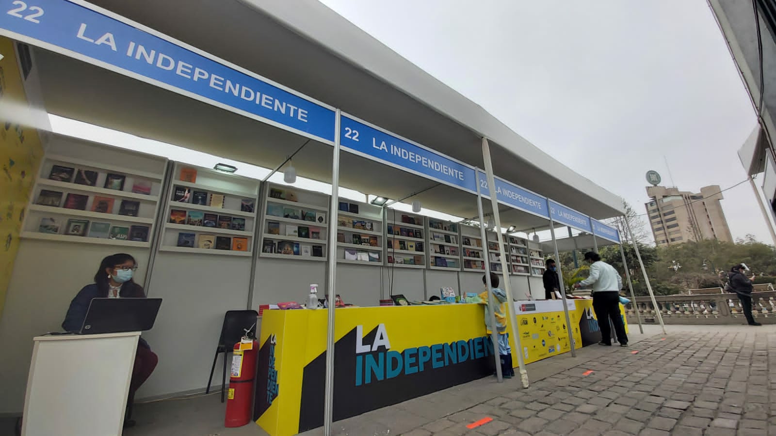 Stand Colectivo de La Independiente en la Feria del Libro “Surco Sobre Letras 2021”