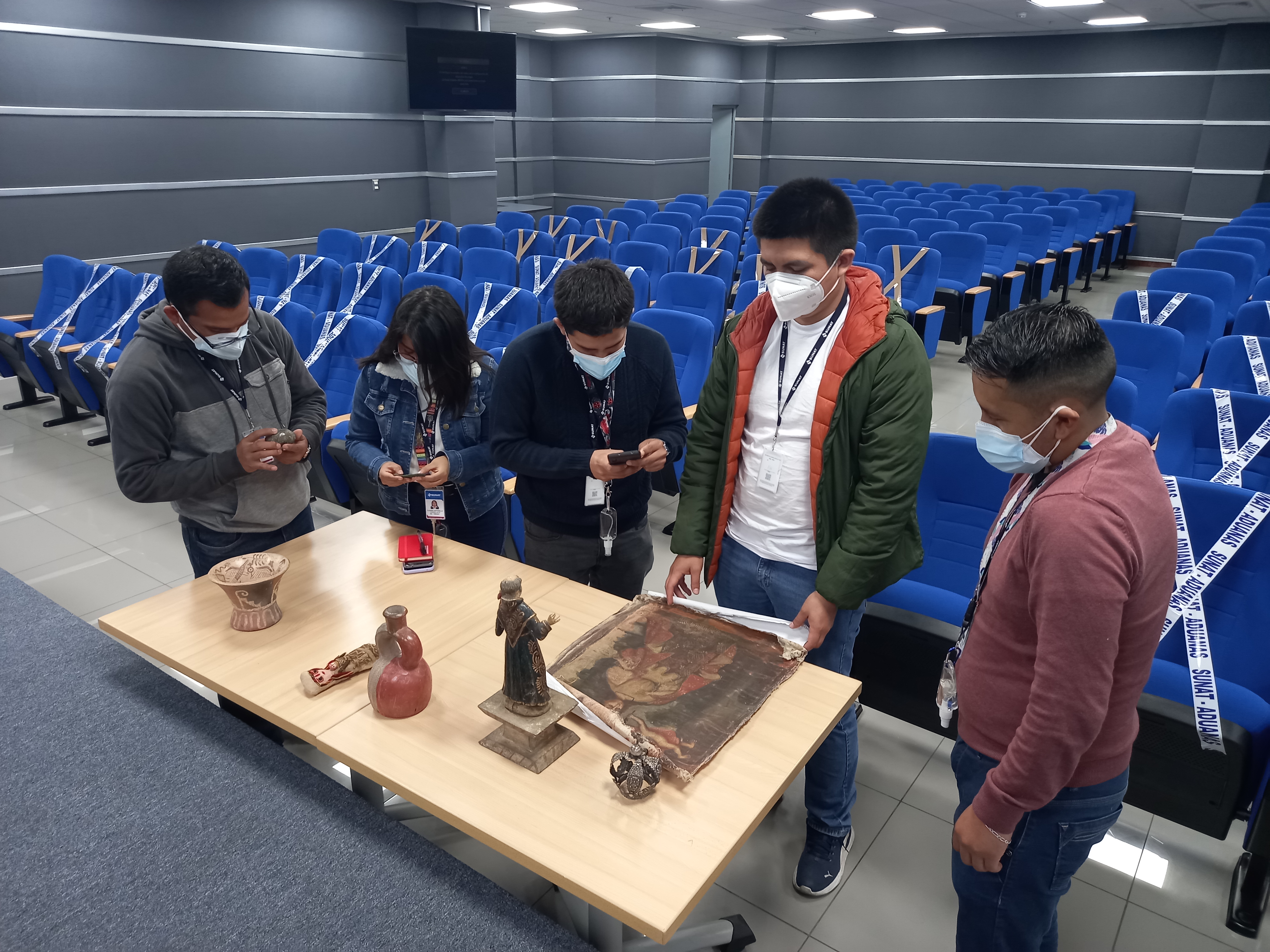 Ministerio de Cultura brindó capacitación a oficiales de Aduana Marítima del Callao sobre identificación de bienes culturales muebles