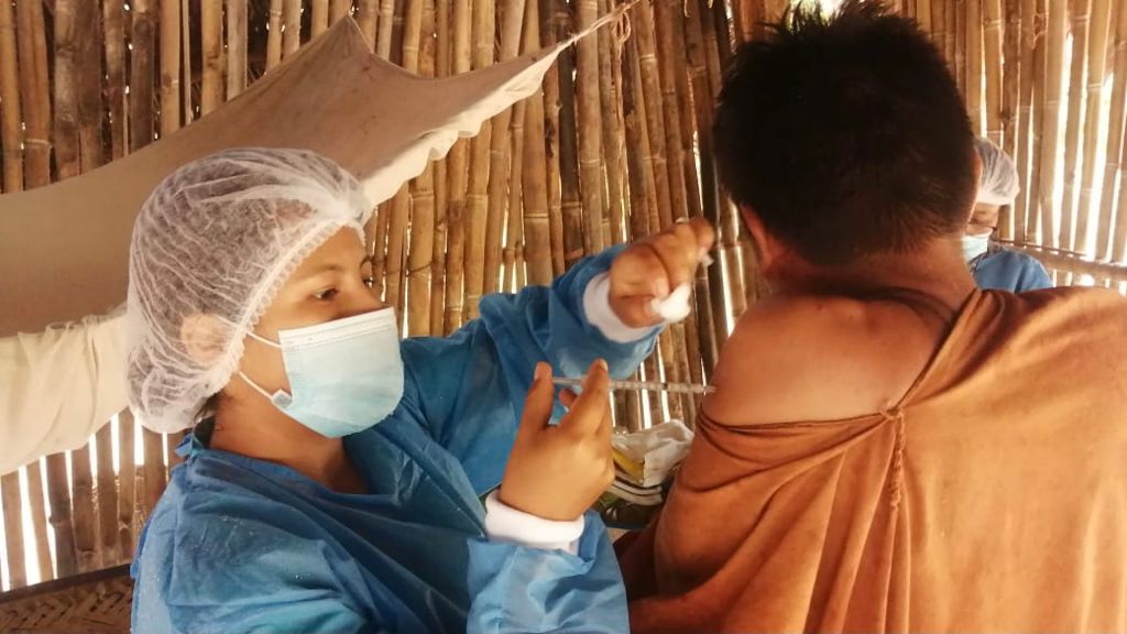 Personal de salud recorre las comunidades nativas de Junín para aplicar segundas dosis contra la COVID-19