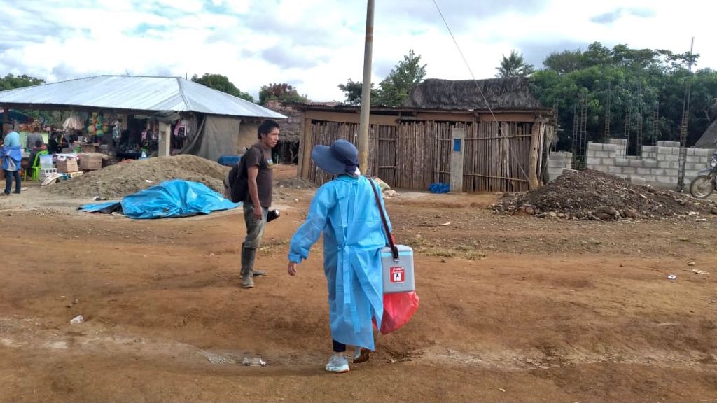 Personal de salud recorre las comunidades nativas de Junín para aplicar segundas dosis contra la COVID-19