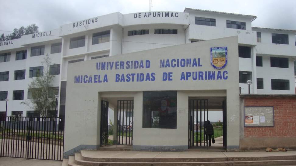 Foto de la fachada de la Universidad Nacional Micaela Bastidas