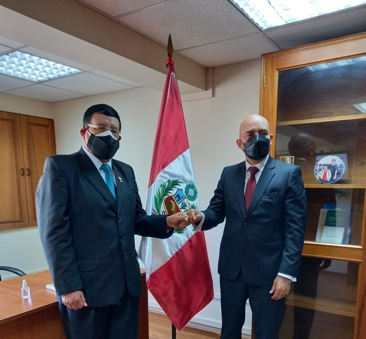 presidente del Conadis, y Alejandro Soto Reyes, presidente de la Comisión de Transportes y Comunicaciones quienes se comprometieron a impulsar el desarrollo y la puesta en marcha de la Política Nacional Multisectorial en Discapacidad.