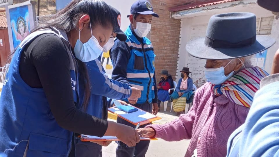 Minsa distribuye más de 14 000 kits de mascarillas en la provincia de Churcampa en Huancavelica