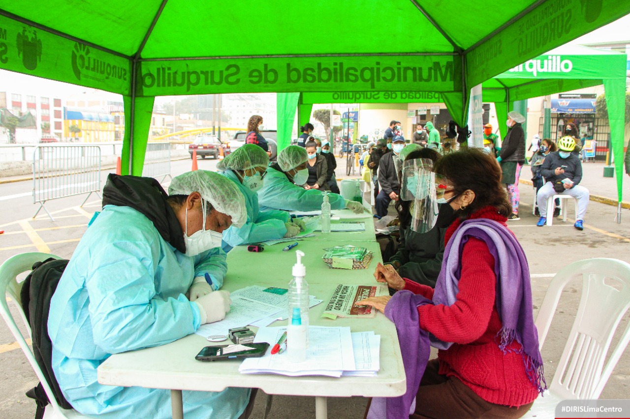 Cerca de 300 personas se sometieron a pruebas moleculares de descarte de la COVID-19 en Mercado N°1 de Surquillo