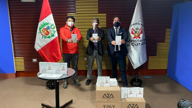 Ministerio de Cultura recibe una importante donación del libro El Principito - Jatibi Ibo Bake traducido en lengua Shipibo-konibo