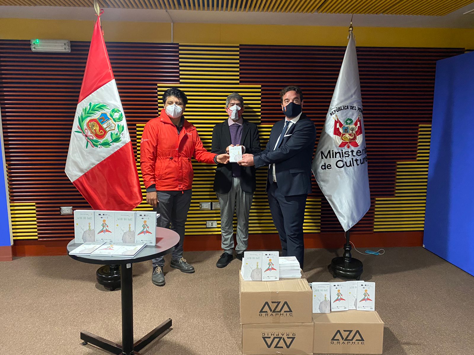 Ministerio de Cultura recibe una importante donación del libro El Principito - Jatibi Ibo Bake traducido en lengua Shipibo-konibo