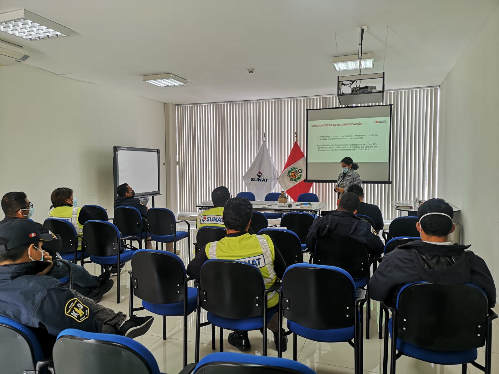 Ministerio de Cultura brindó capacitación a oficiales de la Aduana de Tacna sobre identificación de bienes culturales