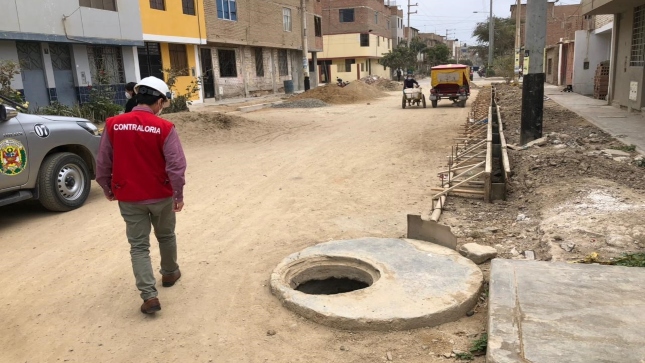 Auditores de la Contraloría General detectaron trabajos inconclusos, sin dirección técnica y partidas ejecutadas no acordes al expediente técnico de obra de pavimentación de las calles Carlos Castañeda (cuadra 1) y César Vallejo del pueblo joven Micaela Bastidas, cuya ejecución está a cargo de la Municipalidad Distrital de José Leonardo Ortiz