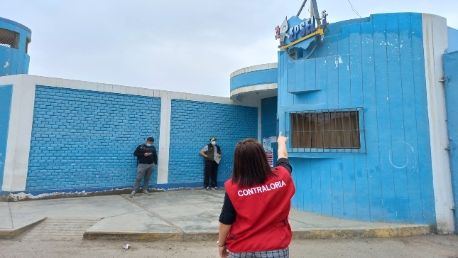 Contraloría recomendó iniciar acciones legales contra tres funcionarios y un servidor de la Empresa Prestadora de Servicios de Saneamiento de Lambayeque por otorgar 145 días de plazo adicional sin sustento, al consorcio ejecutor del mejoramiento de las tuberías principales de recolección de los desagües de la ciudad de Chiclayo