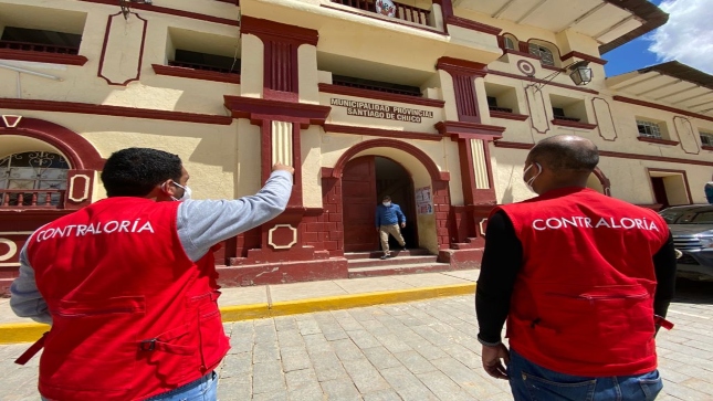 Auditores de la Contraloría determinaron que la Municipalidad Provincial de Santiago de Chuco suscribió de forma irregular 17 contratos para la compra de combustible con tres proveedores diferentes.