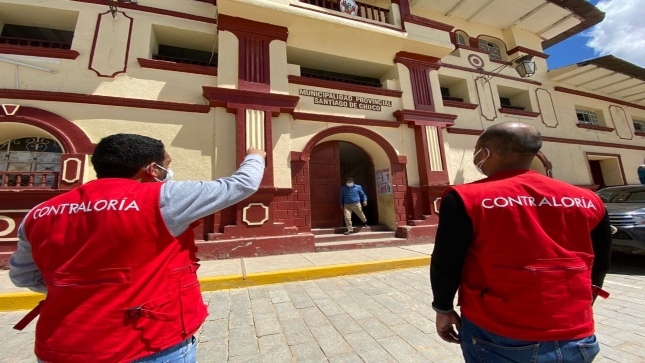 Auditores de la Contraloría determinaron que la Municipalidad Provincial de Santiago de Chuco suscribió de forma irregular 17 contratos para la compra de combustible con tres proveedores diferentes.