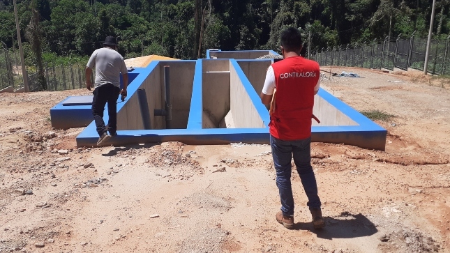 La Contraloría alertó al Gobierno Regional de Madre de Dios que el consorcio a cargo de obra de agua potable y saneamiento en la urbanización municipal “Villa Toledo”,  distrito de Laberinto, provincia de Tambopata, está paralizada por más de tres meses por lo que el contratista sería merecedor a una penalidad económica.