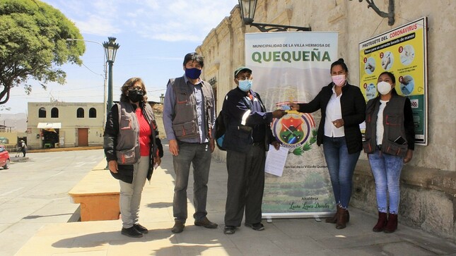 Alcaldesa de la municipalidad distrital de Quequeña, Laura López entrega  la certificación e inscripción de las personas con discapacidad ante el Registro Nacional del Conadis a usuarios de su zona