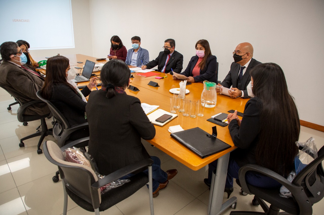 Reunión de trabajo entre presidente Marco Antonio Gamarra la Barrera, Víctor Hugo Vargas Chavarri, director de Promoción y Desarrollo Social ambos del Conadis y el equipo de la Oficina Regional de Atención a las Personas con Discapacidad (OREDIS) de la Región Pasco encabezado por su Directora la Lic. Jenny Sarmiento.