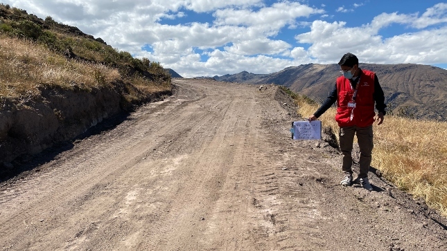 Auditores de Contraloría examinaron vías por las que municipalidades de Castrovirreyna, Churcampa y Huaytará, pagaron el 100% del costo de mantenimiento a pesar de trabajos inconclusos y que no cumplen especificaciones técnicas.