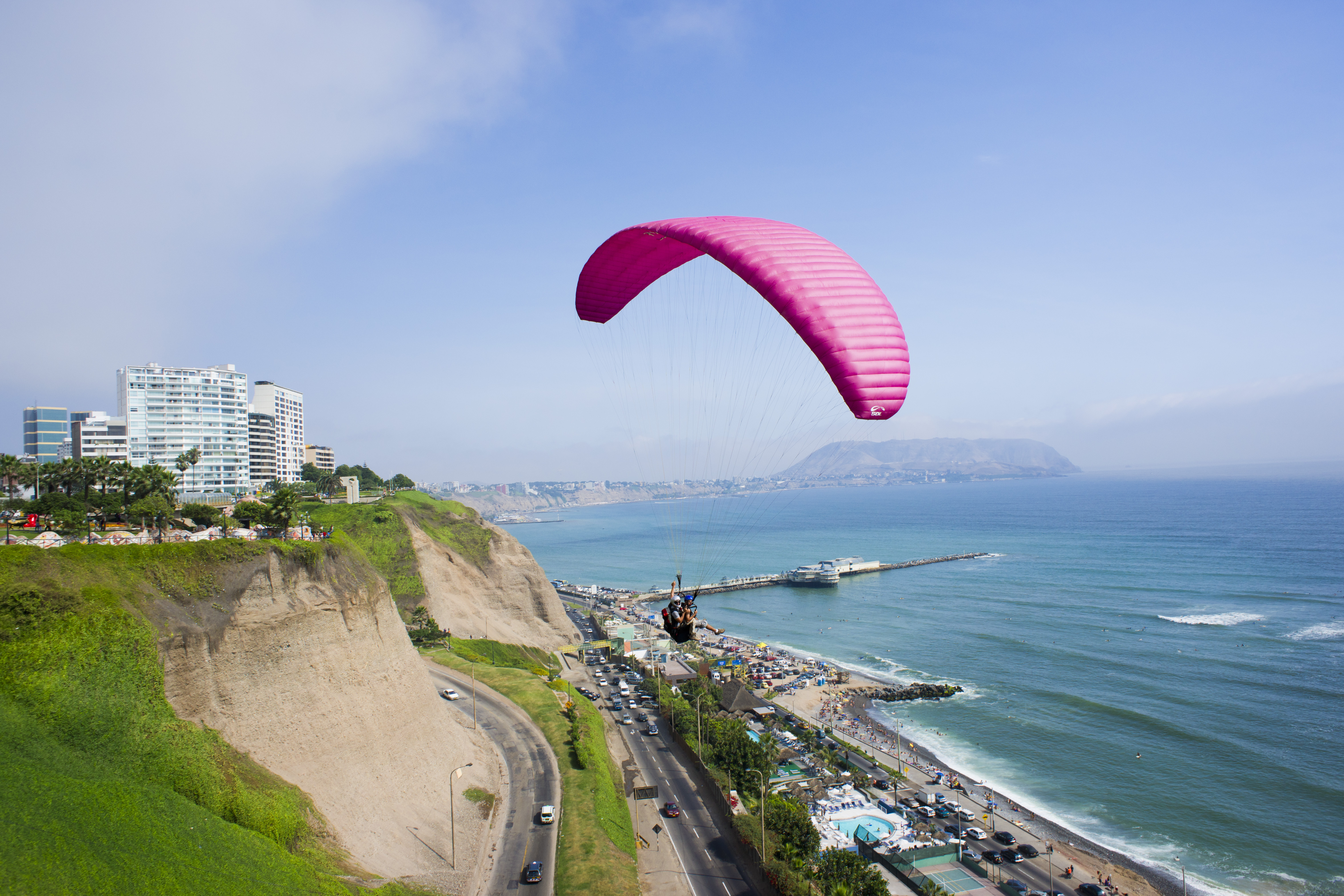 Foto: Parapente en el malecón de Miraflores